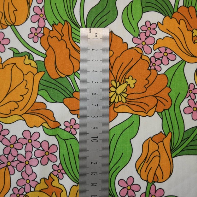 Bombastic White/Yellow - vintage in my heart