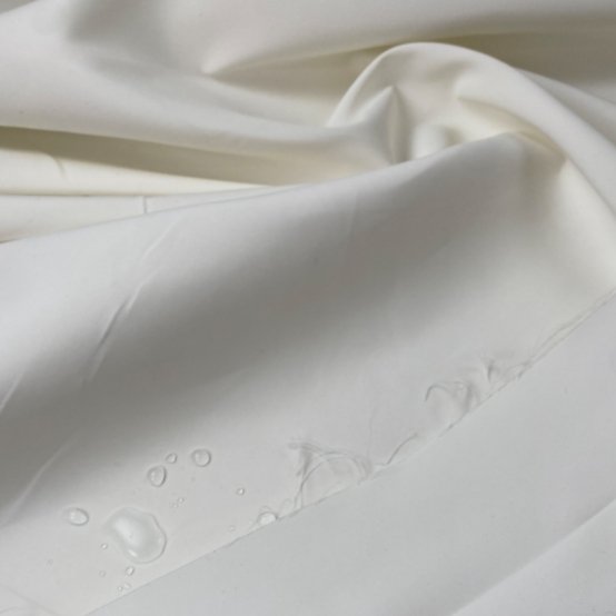Luis Vuitton raincoat fabric - Shades of white