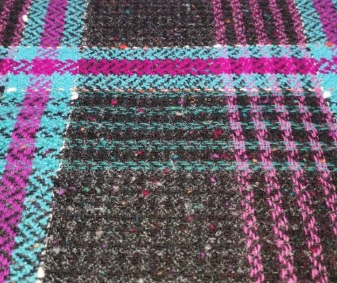 Rutete jakkestoff i 99% ull i fargene turkis - rosa, purpurrød og svart