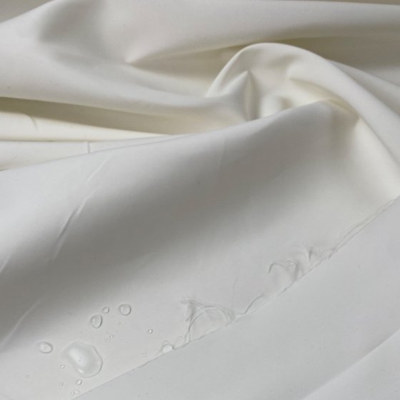 Luis Vuitton raincoat fabric - Shades of white